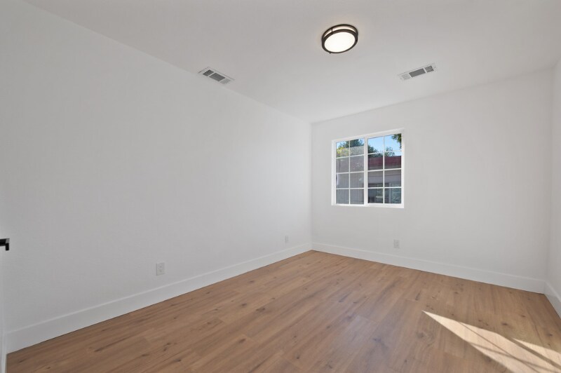 Building Photo - 2657 2nd Ave