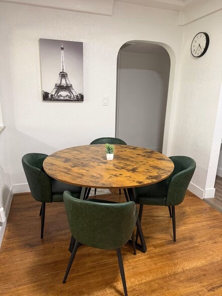 Building Photo - 3711 Nashville Ave