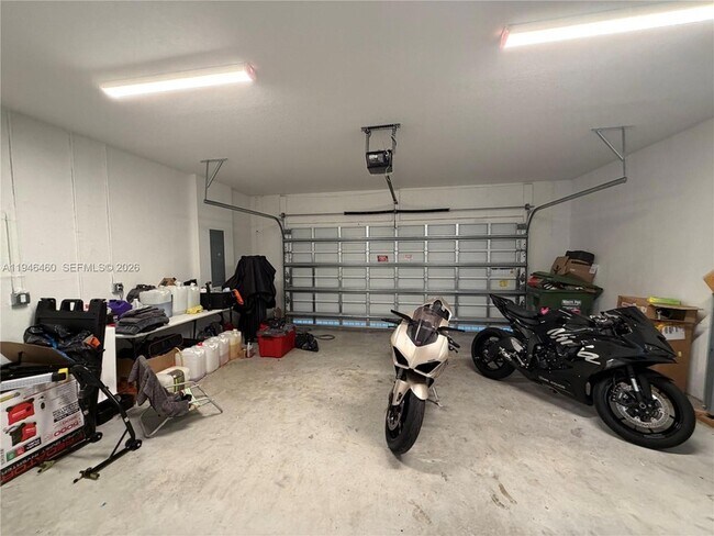 Building Photo - 145 SW 184th Ave