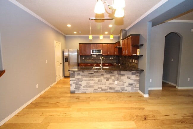 Building Photo - Beautiful 3bdrm 3bath home in Gold Hill Mesa