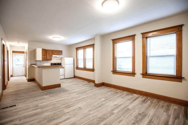 Building Photo - 724 Laramie St