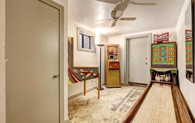 Building Photo - 7307 SW 31st Ave