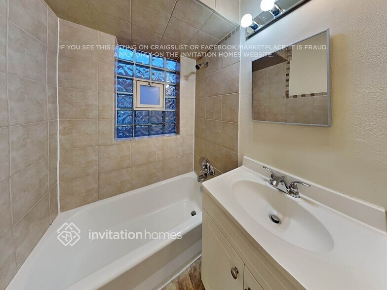 Building Photo - 9024 S Albany Ave