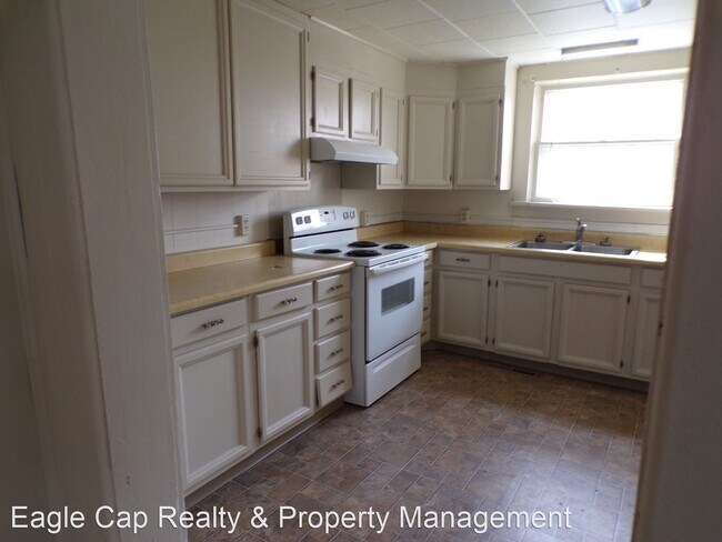 Building Photo - 3 br, 1.5 bath House - 164 E Delta