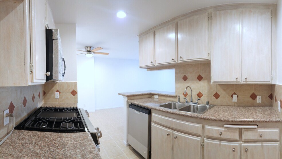 Building Photo - 11020 Hesby St