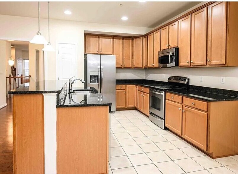 Building Photo - 2691 Sheffield Hill Way