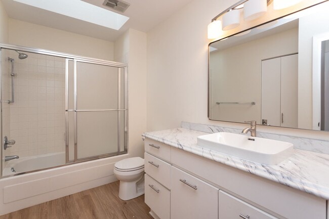 Building Photo - Spacious & Bright Broadmoor Townhome with Covered Deck!