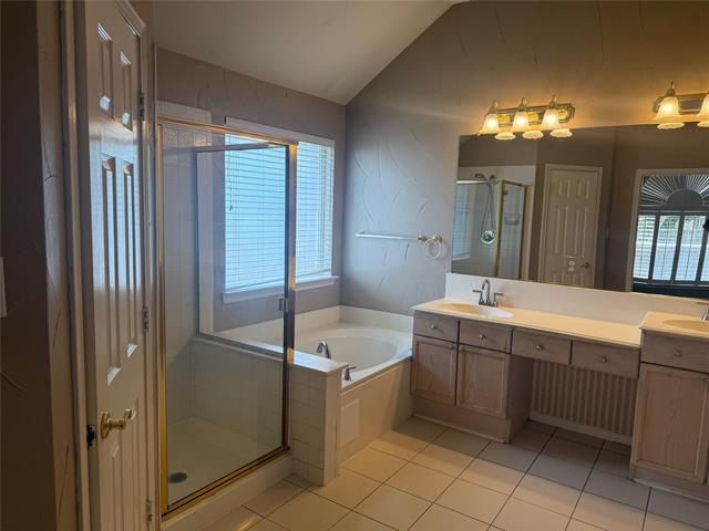 Building Photo - 9200 Fairwood Ct
