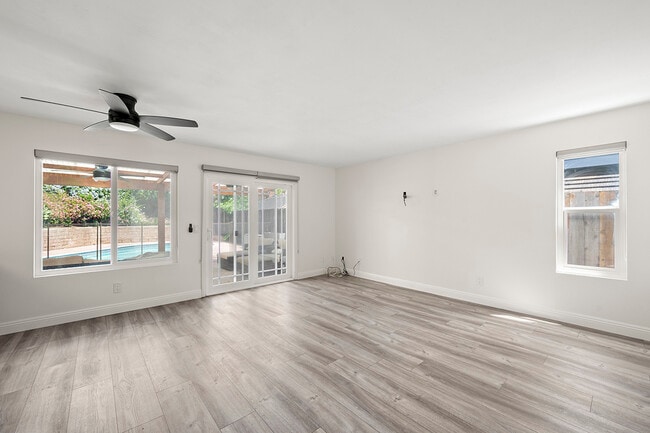 Building Photo - 10518 Pine Grove St