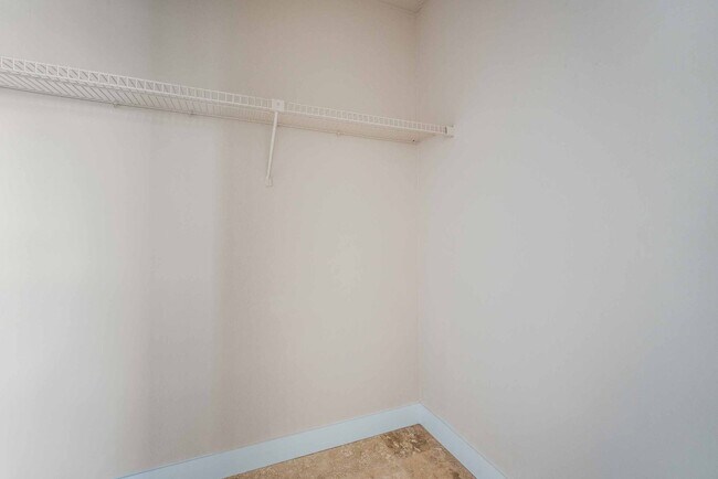 Building Photo - Charming 2-Bedroom Condo!