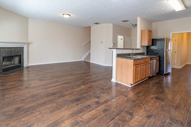 Building Photo - 493 Providence Run Way SE