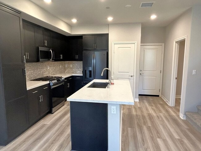 Building Photo - ARLETTA WAY FULLERTON 92835  (3 BED / 2.5 BATH)