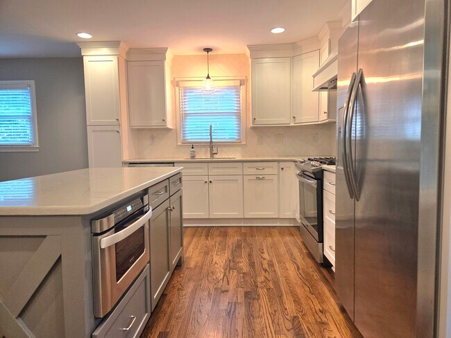 Building Photo - 6126 Netherwood Dr