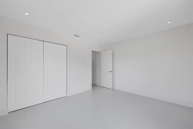 Building Photo - 3349 El Vedado Ct E