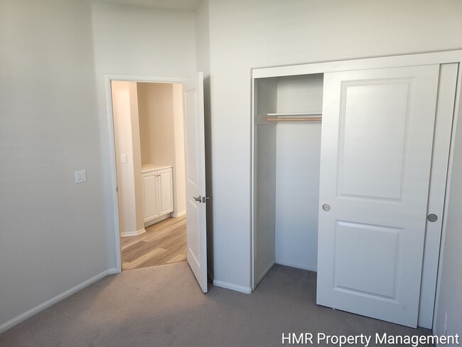 Building Photo - Modern 3-Story Townhouse