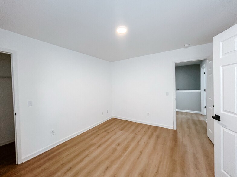 Building Photo - 215 Dillard Mill Dr