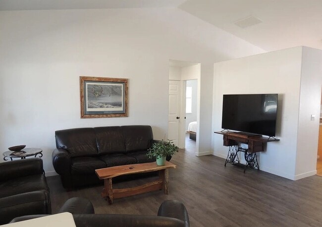 Building Photo - Beautiful 3 bed 2 bath home in the Haven Cove Subd just off Cherry Ln and N Ten Mile Rd