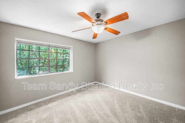 Building Photo - 2107 Langley Ave