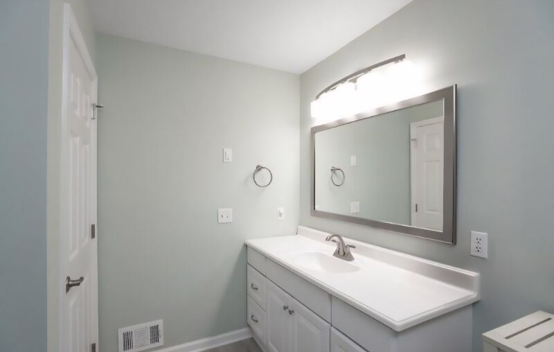 Building Photo - 1092 Shadowlawn Dr