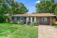 Building Photo - 805 Eberhart Ln