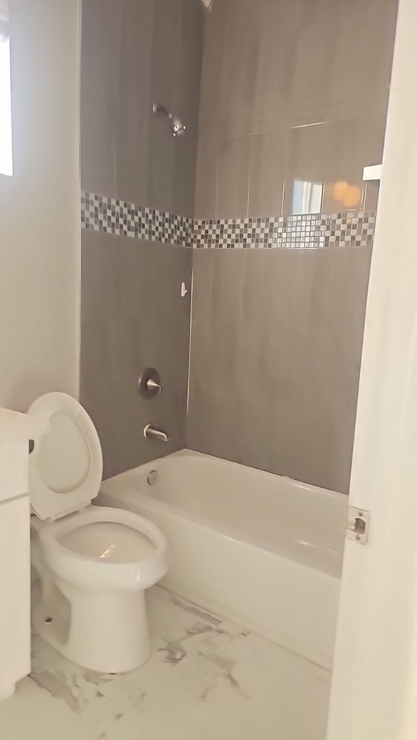 Building Photo - 74(860)