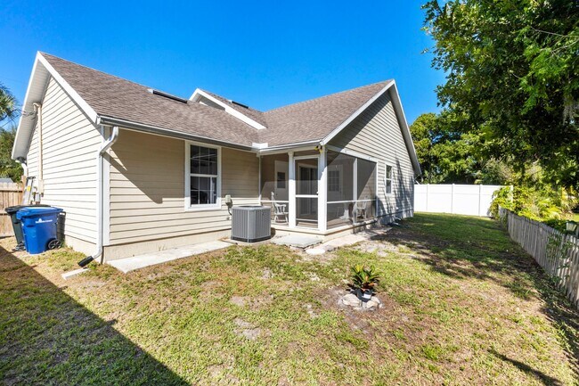 Building Photo - Charming Renovated 4BR/3BA Single Family Home