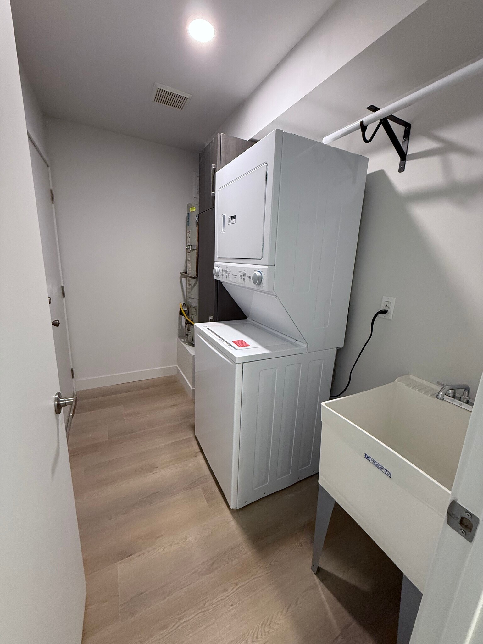 Laundry room - 45233 Mays Ct