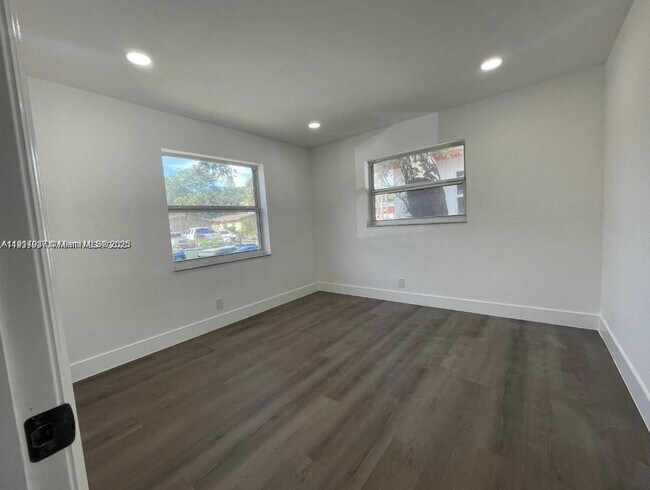 Building Photo - 1814 SW 22nd St