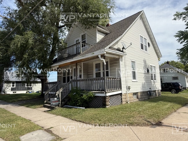 Building Photo - 521 12th Ave