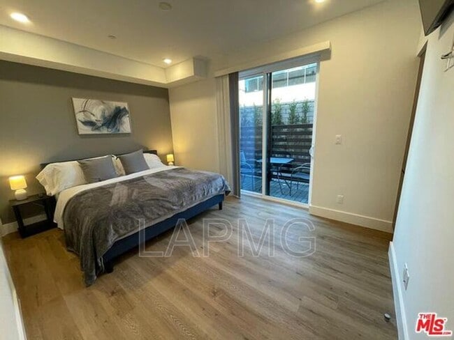 Building Photo - 4637 Laurel Canyon Blvd