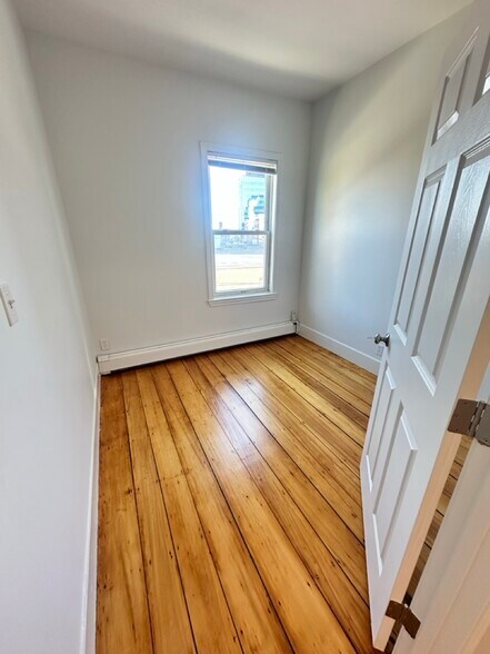 Building Photo - 61 Webster Ave