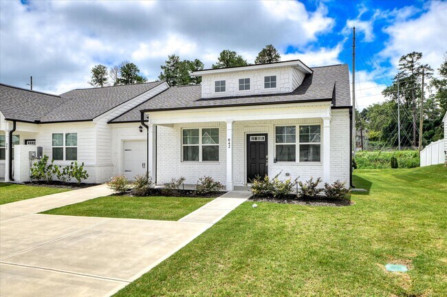 Building Photo - 842 Feldspar