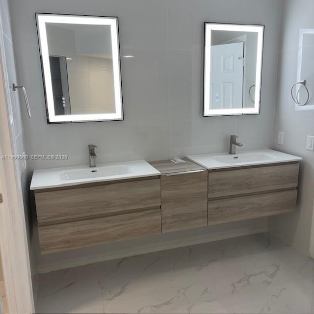 Building Photo - 3530 Mystic Pointe Dr