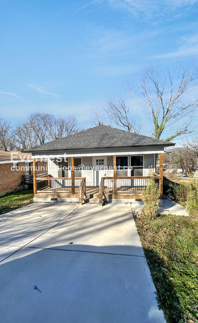 Building Photo - 879 Wheeler Ave