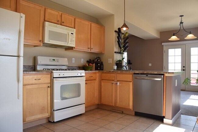 Building Photo - 3 bedroom 2 bath near golf course