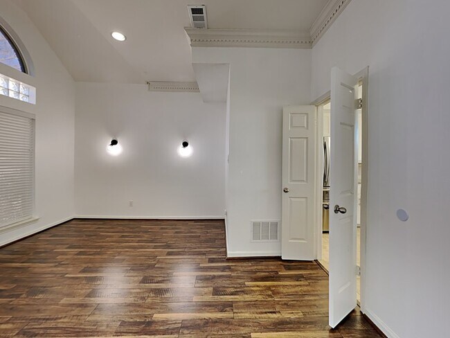 Building Photo - 4322 Duck Pond Ln