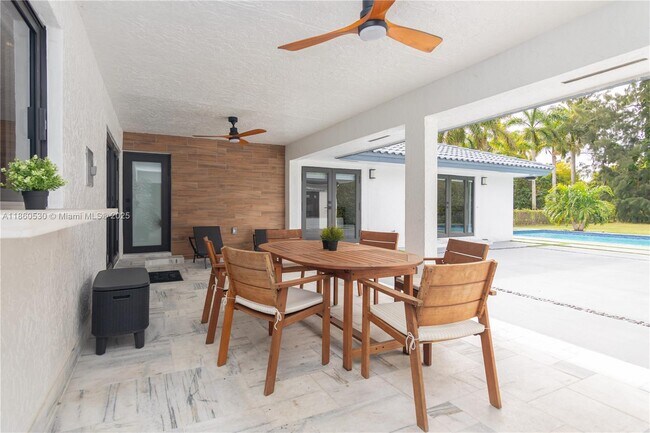 Building Photo - 3850 SW 130th Ave