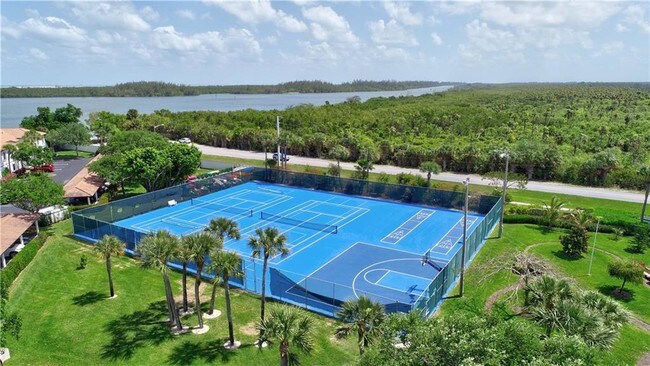 Building Photo - 6101 SE Landing Way