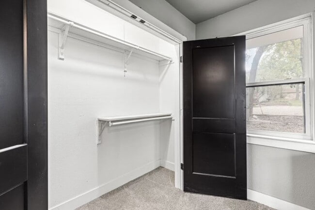 Building Photo - Fully Furnished Room for Rent- $550- Loren...