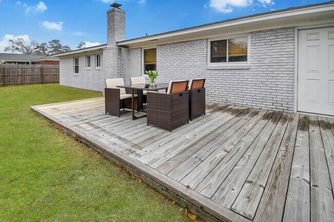 Building Photo - Fully Furnished Mid or Long Term Home on Whitemarsh Island!