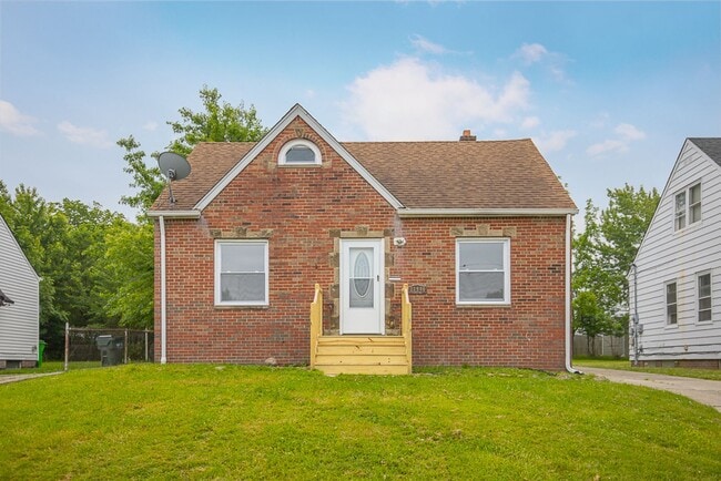 Primary Photo - 3 Bedroom/1 Bath Single House Euclid!