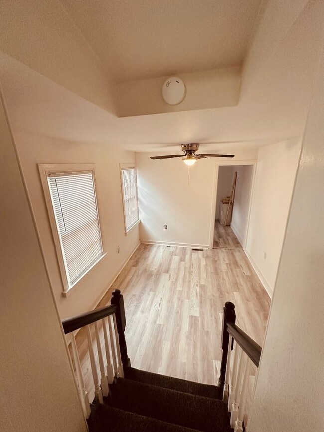 Building Photo - 118 S Queen St