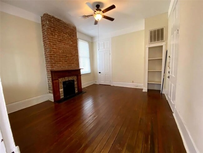 Building Photo - 2108 Milan St