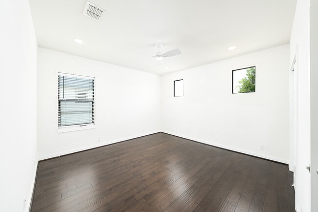 Building Photo - 1150 N Olive St
