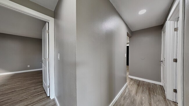 Building Photo - 1105 S Woodlawn St