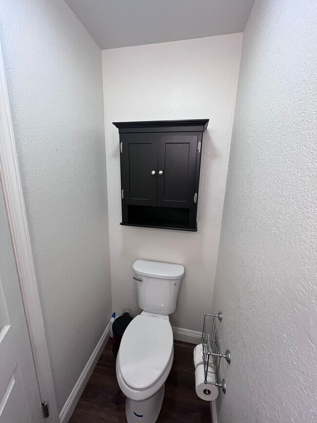 Building Photo - 4 BEDROOM TROPICAL OASIS IN W. ROSEVILLE W...