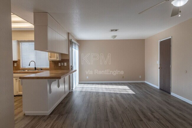 Building Photo - 2930 Angel Dr