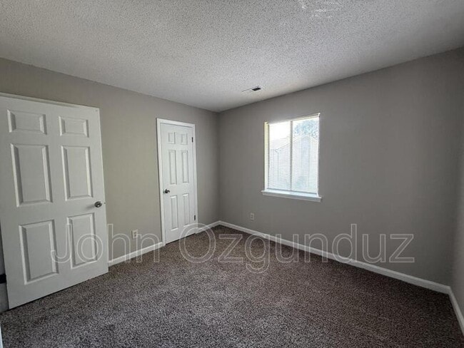 Building Photo - 2814 Rochelle St