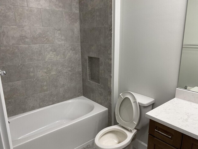 Building Photo - 4685 Estates Cir