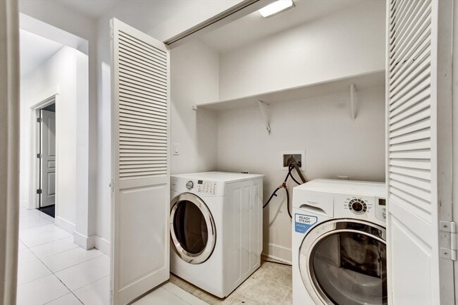 Building Photo - 1107 66th St